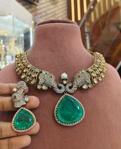 Premium Elephant Motif Hasli en Victorian Polki Conjunto de collar de lujo para mujeres Perfecto para ocasiones especiales, eventos festivos - Product Image 1