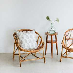 Ensemble de chaise et de table en rotin naturel au design minimaliste - Product Image 3