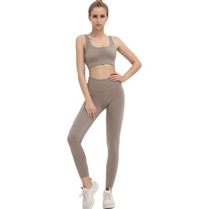 Nouvelle arrivée ensembles de yoga pour femmes pour leggings taille haute à motif solide avec soutien-gorge ensemble de yoga de style tendance de bonne qualité - Product Image 1