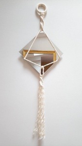 Miroir mural décoratif fait main de style bohème moderne en forme de diamant, écologique, de haute qualité, en macramé tricoté à la main, en verre suspendu - Product Image 5