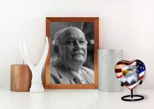 โกศออกแบบธงชาติอเมริกา - โกศฝังศพหัวใจขนาดเล็กพร้อมขาตั้งและกล่องพรีเมี่ยม - ให้เกียรติคนที่คุณรักด้วยโกศรูปหัวใจ - Product Image 4