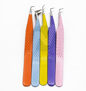 2024 Logo personnalisé impression Instruments de cils en acier inoxydable haut nouveau Design pince à épiler à pointe pointue pour le maquillage des cils Volume - Product Image 4