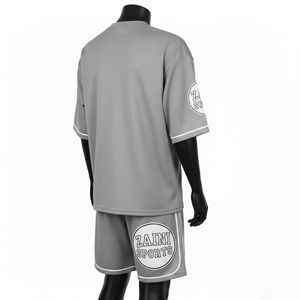 Conjunto de pantalones cortos de malla de poliéster de alta calidad de 180 GSM, con panel de rayas blancas y negras, tela suave y transpirable, logotipo personalizado por transferencia térmica. - Product Image 5