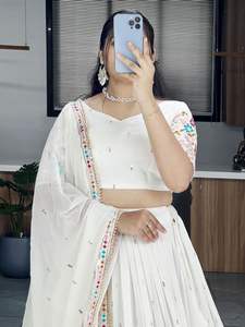 Lehenga Choli à la Mode en Faux Georgette avec Broderie de Fils et de Paillettes, Fabricant et Fournisseur de Mode Féminine - Product Image 3