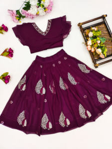 Conjunto de Lehenga Choli Largo de Georgette Morado para Niñas de Shoryam Fashion, Blusa con Mangas con Volantes y Bordado, Ropa Étnica - Product Image 2