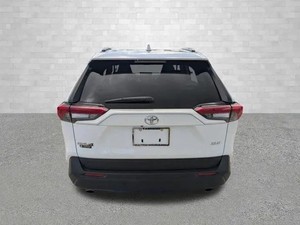 Usado 2019 To-yo-ta XLE Premium - Product Image 4