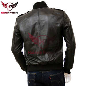 Chaqueta bomber de cuero negro para hombre: Prendas de Vestir exteriores elegantes y ajustadas elaboradas con chaqueta de cuero de oveja de alta calidad - Product Image 2