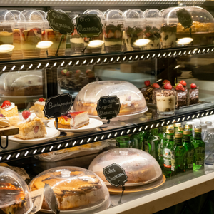 ตู้แช่ขนมอบหินอ่อนระบายความร้อนด้วยอากาศประสิทธิภาพสูง Showcase-1500mm เค้ก3ชั้นวางแก้วแบบแบน CSF 54 MAX - Product Image 3