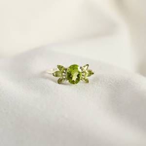 Anillo de peridoto minimalista de Plata de Ley 925, piedra de nacimiento de agosto, racimo de multipiedra verde único para bodas, fiestas naturales - Product Image 4
