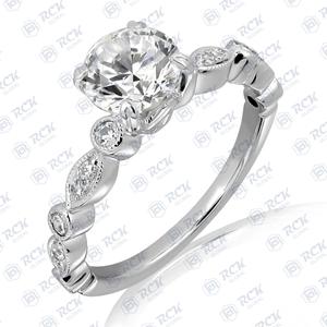 Anillo de moissanita solitario de corte redondo CTW 1,10 para mujer, regalo de aniversario y cumpleaños con acento para el amor - Product Image 2