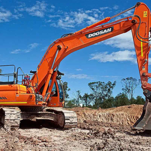 El motor de la excavadora Doosan parte alto rendimiento y durabilidad para una operación confiable de la máquina - Product Image 1