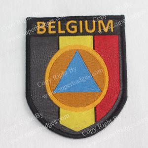 Écussons brodés avec logo personnalisé pour vestes uniformes insignes thermocollants durables de différentes tailles et formes avec perles à coudre - Product Image 1