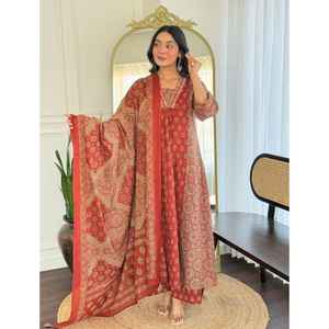 Lanzamiento de un Vestido Anarkali Festivo de Diseño Moderno, Tela de Algodón Puro con Hermoso Bordado de Lentejuelas - Product Image 1