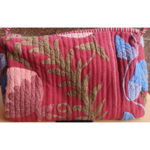 Manta Bordada de Estilo Bohemio Suzani en Rosa Intenso - Product Image 1