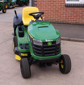 John Deeres Tondeuses à gazon X147R Tondeuse autoportée avec 36 plateaux de coupe - Product Image 4