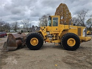 รถตักเครื่องจักรขนย้ายดิน Volvo L220F - Product Image 4