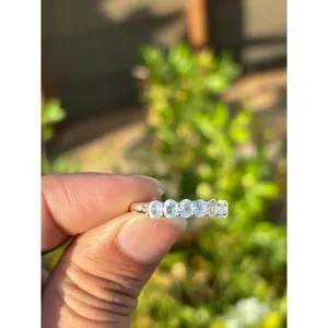 Bague demi-éternité bohème en argent 925 avec incrustation de pierre de lune arc-en-ciel, plaqué or rose, motif géométrique tendance pour fiançailles - Product Image 1