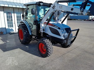 รถแทรกเตอร์ฟาร์มขนาดเล็ก CAT CT5555 ปี 2020 ขับเคลื่อนด้วยระบบไฮดรอลิก 4 ล้อ 55 แรงม้า  ที่เชื่อถือได้ พร้อมมอเตอร์และลูกปืน - เครื่องจักรกลการเกษตร - Product Image 6