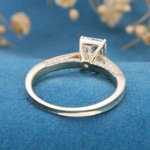 Anillo de Compromiso Vintage Chapado en Oro de 14K de Lujo, Corte Radiante, Moissanita Creada en Laboratorio, Diseño Personalizado, Certificado GIA, Unisex - Product Image 4