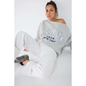 Sudadera básica de corte relajado - Product Image 4