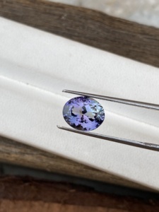 อัญมณีทรงวงรีสีกะรัตแทนซาไนต์2.81ธรรมชาติที่ผ่านการรับรองแล้ว - Product Image 3