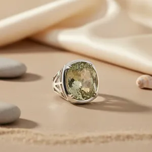 Anillo de Moda Plateado para Mujer con Piedra Preciosa Grande Facetada - Product Image 1