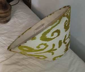 Patrón Ikat contemporáneo Bordado Coolie LampShade mini elegante estilo suave tela hecha a mano para una iluminación cálida en espacios modernos - Product Image 2