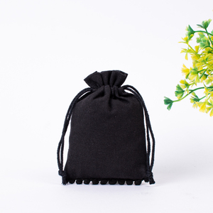 Pochette à cordon en coton faite à la main pour bijoux Sac cadeau de faveur de mariage avec logo personnalisé noir avec fermeture à cordon Mode indienne - Product Image 5