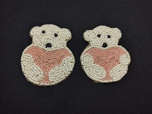 Broches pour femmes avec chien mignon, faites à la main, brodées à la main, avec des perles facettées personnalisées, best-seller, avec dos en daim - Product Image 4
