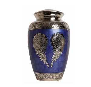 Hermosas alas de Ángel sobre un fondo azul brillante No hay barcos de espera de inmediato Urna de cremación humana para adultos - Product Image 1