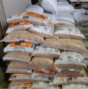 Vente en gros de granulés de bois de pin européen de qualité supérieure certifiés ENplus, diamètre 6-8 mm |   Sacs PP de 15 kg Valeur Calorifique de 4300 Kcal/kg - Product Image 3