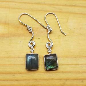 Labradorita natural Rectángulo Forma Piedra preciosa Bisel Pendiente Hecho a mano 925 Pendiente de plata esterlina Venta caliente al por mayor - Product Image 5