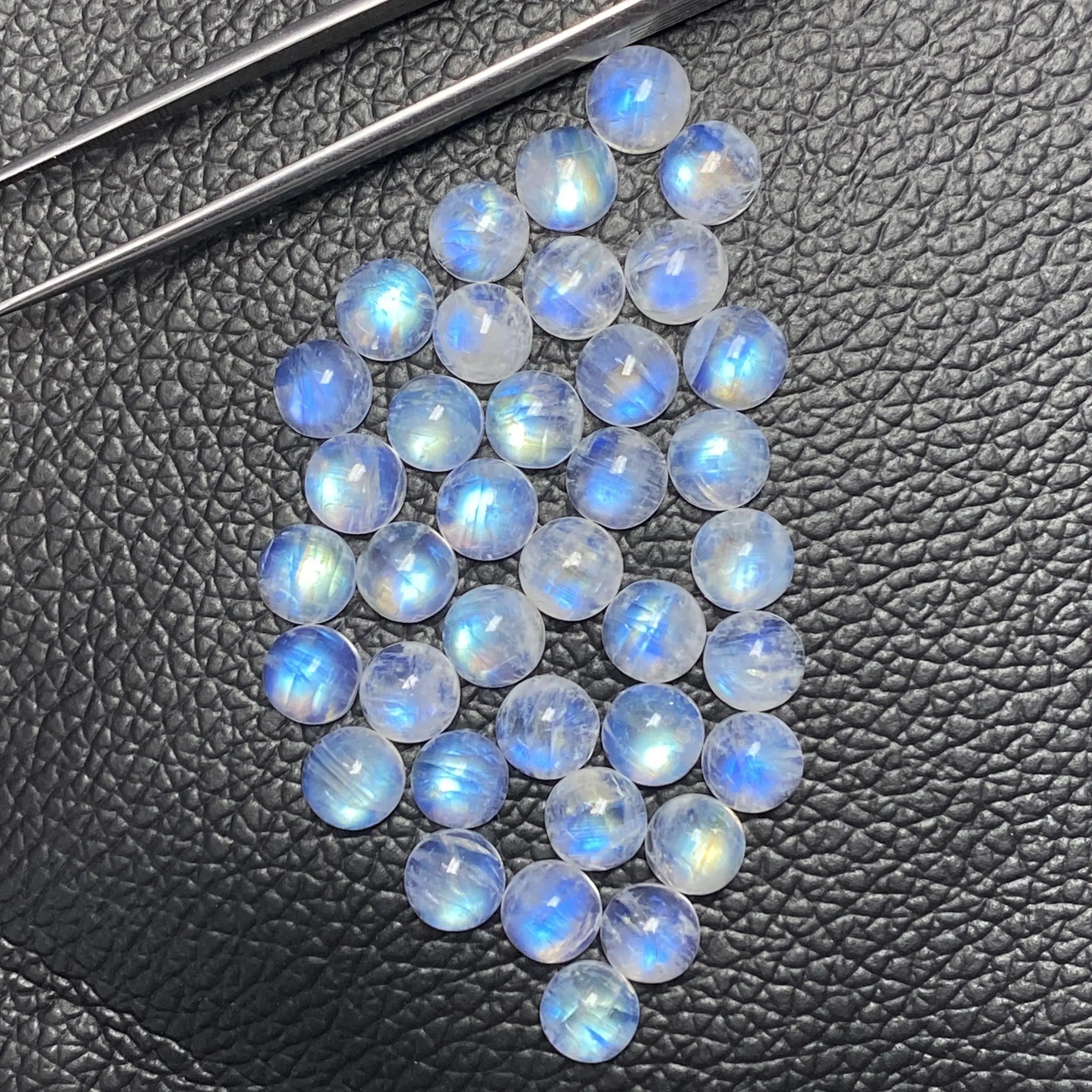 Online-Shop Einzigartige Regenbogen Mondstein Runde Cabochons zum Großhandels preis Top Qualität 9mm lose Edelsteine für feinen Schmuck