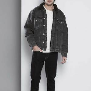 Veste en jean pour hommes fabriquée à Sialkot livraison rapide emballage personnalisé vente en gros prix veste en jean hip hop vintage vieilli - Product Image 3