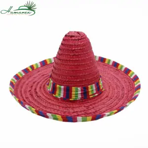 눈길을 끄는 여러 가지 빛깔의 원단으로 새롭게 디자인 된 멕시코 비치 모자