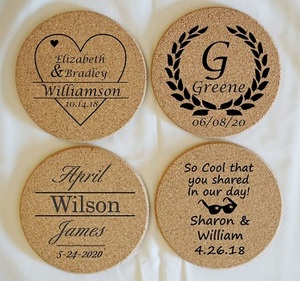 Sous-verres en bois rond classiques antidérapants personnalisés avec logo, réutilisables, épais, écologiques, ensembles avec support, gravés au laser - Product Image 3