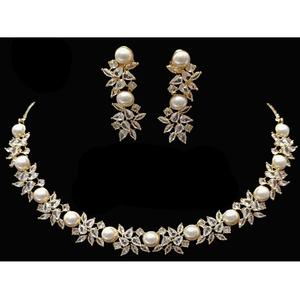 Ensemble de collier de créateur en or blanc avec perle blanche Ensemble de collier en pierre magnifique pour la fête de mariage - Product Image 1