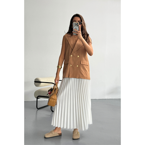 Gilet en lin marron pour femme avec gilet à boutons dorés - Product Image 5