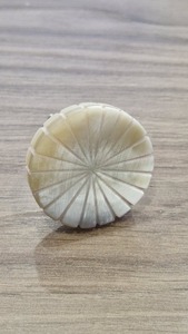 Boutons de porte en bois sculpté à la main de couleur blanche sur mesure idéaux pour les magasins de décoration intérieure adaptés à la revente - Product Image 3