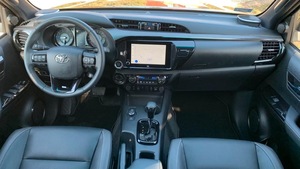 Nouveau Toyota Hilux 2.8 D-4D 4x4 INVINCIBLE MY25,52.990 SUV Hybride 5 places 204 ch Transmission Automatique Conduite à Gauche - Product Image 2