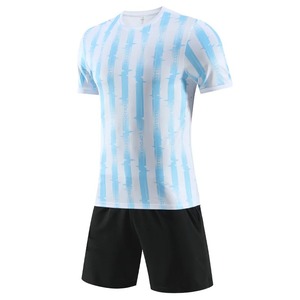 Algodón transpirable verano marca fútbol desgaste Azul Rojo blanco Jersey personalizado manga corta Camiseta pantalones cortos Conjunto personalizado Jersey modelo - Product Image 4