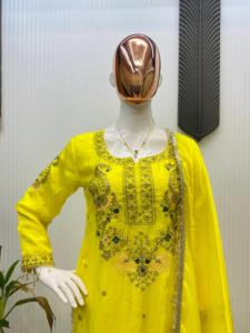 Exclusivo Traje Salwar Fendy con Bordado de Diseño Exclusivo y Dupatta, Ideal para Fiestas, Bodas y Festivales, Ropa India para Mujer - Product Image 6