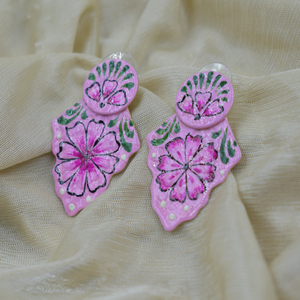 Dernière mode peinture à la main design occidental finition mate dorée meenakari fête cerceau en laiton boucle d'oreille pour filles et femmes - Product Image 2