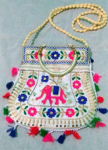 Bolso bordado Rajasthani para festivales Ocasiones especiales-Año nuevo Diwali Regalo del día de San Valentín para fiestas Celebraciones - Product Image 2