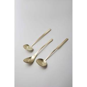 Cucharas de ensalada de acero inoxidable en tono dorado mate pulido con mango retorcido Cuchara de sopa de cucharón de metal de alta calidad Espátula - Product Image 3