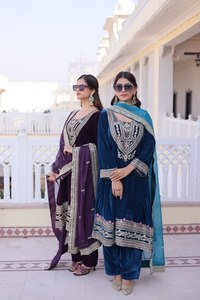 Ensemble de vêtements TOP BOTTOM DUPATTA 9000 en velours riche avec broderie de sequins et de fils Zari, style vintage pour mariage, hiver et automne - Product Image 5