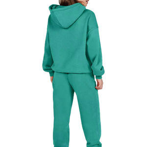 Ensemble de survêtement d'entraînement d'hiver pour femmes avec logo personnalisé respirant imprimé costume de jogging pull à capuche et pantalon de survêtement - Product Image 2