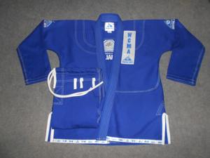 Jiu Jitsu GI สีฟ้าราชวงศ์พร้อมเข็มขัดสีขาว Jiu ศิลปะการต่อสู้แบบกำหนดเองสวมใส่สำหรับยูโดที่มีโลโก้แบรนด์ของคุณ - Product Image 6