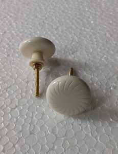 ลูกบิดลิ้นชักทำจากเรซินที่ทันสมัยประดับด้วยทองเหลืองสำหรับตู้ตู้เสื้อผ้าและเฟอร์นิเจอร์ห้องครัวอุปกรณ์สำหรับบ้านดึง - Product Image 4