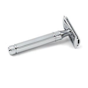 DR. QUILLEL SURGICAL Maquinilla de Afeitar de Seguridad de Doble Hoja Reutilizable de Acero Inoxidable Premium para Hombres con Mango de Goma Antideslizante - Afeitado Facial y Corporal - Product Image 3